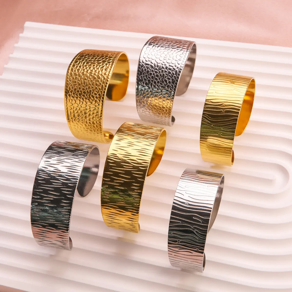 women's bracelets unique design -Casual Classic Style Round Stainless Steel Plating Gold Plated Silver Plated Bangle